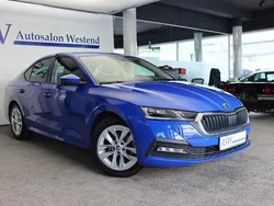 Blau Gebraucht 2023 Skoda Octavia Ambition Limousine | 18.980 € (Guter Preis)