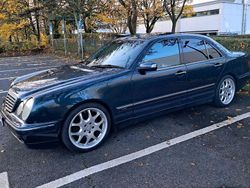 Schwarz Gebraucht 2000 Mercedes E320 Avantgarde Limousine | 7.500 € (Teuer)