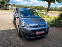 Grau Gebraucht 2015 Citroën Berlingo SELECTION Van / Kleinbus | 11.200 € (Etwas zu teuer)