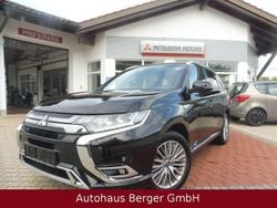 Schwarz Gebraucht 2021 Mitsubishi Outlander P-HEV Top SUV | 25.980 € (Fairer Preis)