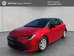 Karminarot metallic, dach schwarz Gebraucht 2019 Toyota Corolla Club Limousine | 19.490 € (Fairer Preis)