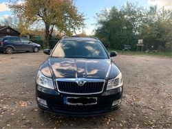 Schwarz Gebraucht 2011 Skoda Octavia Special Kombi | 2.450 € (Fairer Preis)