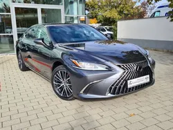 Obsidiangrau metallic Gebraucht 2023 Lexus ES300H Business Edition Limousine | 38.980 € (Guter Preis)