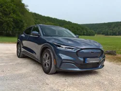 Blau Gebraucht 2021 Ford Mustang Mach-E Extended Range SUV | 28.750 € (Guter Preis)