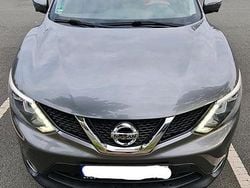 Grau Gebraucht 2015 Nissan Qashqai SUV | 10.150 € (Guter Preis)
