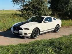Weiß Gebraucht 2009 Ford Mustang S Coupé | 18.999 €
