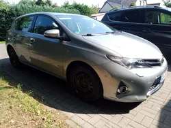 Silber Gebraucht 2013 Toyota Auris Hybrid Edition Limousine | 10.500 € (Guter Preis)