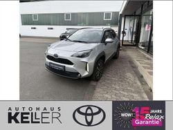 Schimmering silber metallic Neu 2025 Toyota Yaris Hybrid SUV | 31.460 € (Fairer Preis)