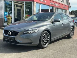 Grau Gebraucht 2018 Volvo V40 Momentum Kombi | 17.990 € (Guter Preis)