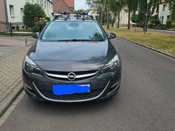Grau Gebraucht 2016 Opel Astra Edition Kombi | 8.500 € (Etwas zu teuer)