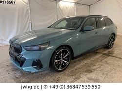 Cape york grün (metallic) Gebraucht 2024 BMW 520 Sport Line Kombi | 51.950 € (Etwas zu teuer)