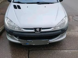 Silber Gebraucht 2003 Peugeot 206 CC Cabrio | 2.000 €
