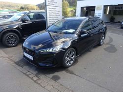 Obsidianschwarz metallic Gebraucht 2024 Ford Focus ST-Line X Kombi | 27.900 € (Etwas zu teuer)