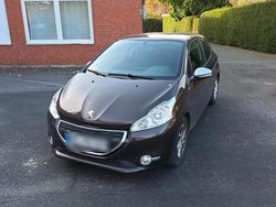 Braun Gebraucht 2013 Peugeot 208 Style Kleinwagen | 3.200 € (Guter Preis)