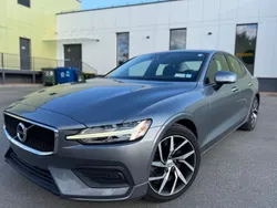 Grau Gebraucht 2019 Volvo S60 Momentum Limousine | 19.600 €