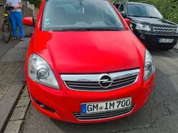 Rot Gebraucht 2012 Opel Zafira Family Van / Kleinbus | 3.800 € (Fairer Preis)