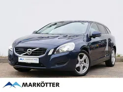 Blau Gebraucht 2011 Volvo V60 Momentum Kombi | 7.930 € (Fairer Preis)