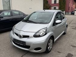 Silber Gebraucht 2011 Toyota Aygo Edition Kleinwagen | 6.990 € (Etwas zu teuer)