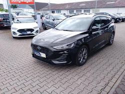 Schwarz Gebraucht 2024 Ford Focus ST-Line Limousine | 24.295 € (Fairer Preis)