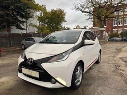 Solid white Gebraucht 2015 Toyota Aygo X-play Kleinwagen | 6.499 € (Fairer Preis)