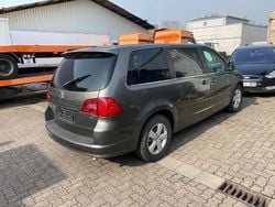 Grau Gebraucht 2011 VW Routan Van / Kleinbus | 7.990 €