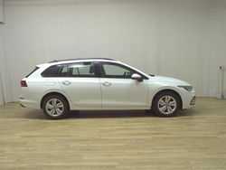 Weiss Gebraucht 2022 VW Golf VIII Life Kombi | 16.880 € (Fairer Preis)