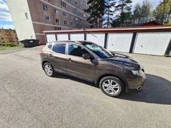Braun Gebraucht 2016 Nissan Qashqai Tekna SUV | 12.890 € (Guter Preis)