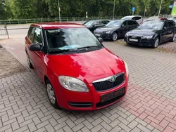 Rot Gebraucht 2010 Skoda Fabia Limousine | 2.500 €