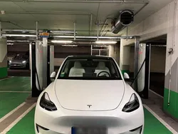 Weiß Gebraucht 2023 Tesla Model Y Long Range SUV | 34.000 € (Guter Preis)