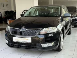 Schwarz Gebraucht 2015 Skoda Rapid Kombi | 7.190 € (Guter Preis)