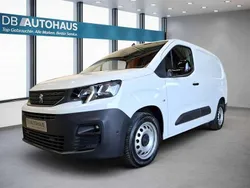 Weiß Gebraucht 2023 Peugeot Partner Premium Van / Kleinbus | 19.870 € (Teuer)