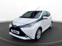Weiß Gebraucht 2017 Toyota Aygo X-play Kleinwagen | 7.290 € (Fairer Preis)