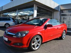 Rot Gebraucht 2007 Opel Astra Cabriolet Edition Cabrio | 4.490 € (Etwas zu teuer)