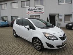 Weiß Gebraucht 2011 Opel Meriva Color Edition Van / Kleinbus | 5.450 € (Teuer)