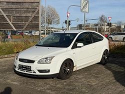 Weiß Gebraucht 2007 Ford Focus Style Limousine | 1.050 € (Superpreis)