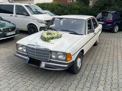 Weiß Gebraucht 1983 Mercedes E200 Limousine | 8.250 €