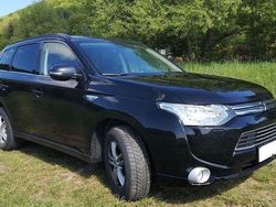 Schwarz Gebraucht 2014 Mitsubishi Outlander P-HEV SUV | 14.444 € (Fairer Preis)
