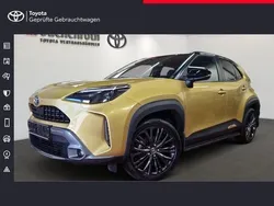 Brass gold 5c2/ black 202 (metallic) Gebraucht 2022 Toyota Yaris Hybrid Advance SUV | 25.390 € (Guter Preis)