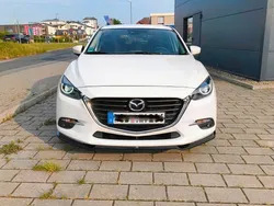 Weiß Gebraucht 2018 Mazda 3 Exclusive-Line Limousine | 14.500 € (Fairer Preis)