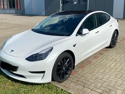 Weiß Gebraucht 2021 Tesla Model 3 Standard Range Limousine | 21.900 € (Fairer Preis)
