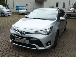 Platinsilber metallic Gebraucht 2018 Toyota Avensis Team Kombi | 18.900 € (Fairer Preis)