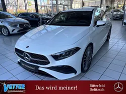 Weiß Gebraucht 2024 Mercedes A200 AMG line Limousine | 37.999 € (Teuer)