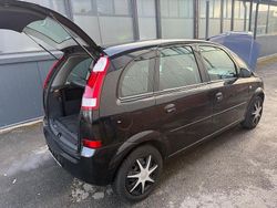 Schwarz Gebraucht 2004 Opel Meriva Van / Kleinbus | 2.000 € (Etwas zu teuer)