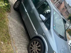 Grau Gebraucht 2005 Opel Zafira Van / Kleinbus | 3.100 € (Fairer Preis)