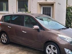 Braun Gebraucht 2011 Renault Scénic III Van / Kleinbus | 2.990 €