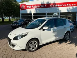 Weiß Gebraucht 2010 Renault Scénic III Dynamique Van / Kleinbus | 2.499 € (Fairer Preis)