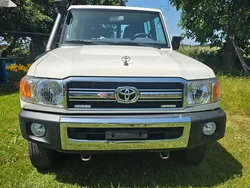 Weiß Gebraucht 2015 Toyota Land Cruiser SUV | 32.800 €
