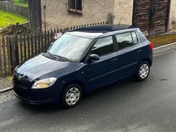 Blau Gebraucht 2014 Skoda Fabia Kleinwagen | 2.990 €