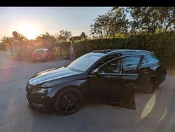 Schwarz Gebraucht 2016 Skoda Superb SportLine Kombi | 18.800 € (Fairer Preis)