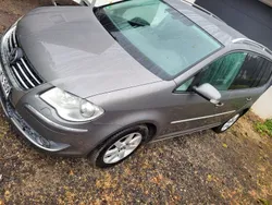 Grau Gebraucht 2008 VW Touran Highline Van / Kleinbus | 5.500 € (Fairer Preis)